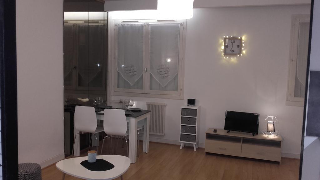Appartement Le Gambetta ทรัวส์ ภายนอก รูปภาพ